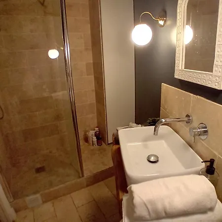 Gorgeous Place ,center Paris,close To Louvre Meusm And Eiffel Tour ,front Metro Appartamento
