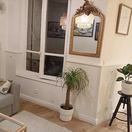 Gorgeous Place ,center Paris,close To Louvre Meusm And Eiffel Tour ,front Metro Parigi